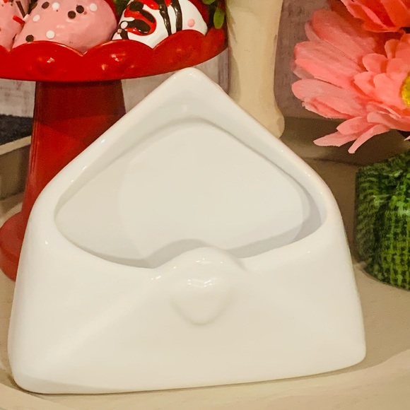 White Valentine’s Ceramic Envelope - Picture 1 of 8